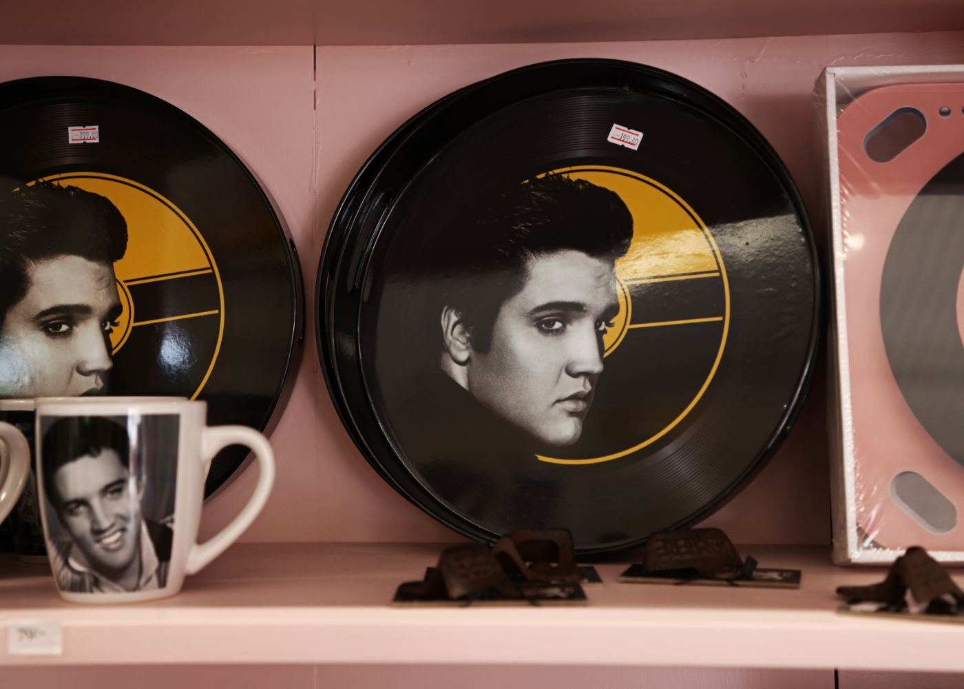 Elvis Presley Merchandise, vinyls with his face on and mugs